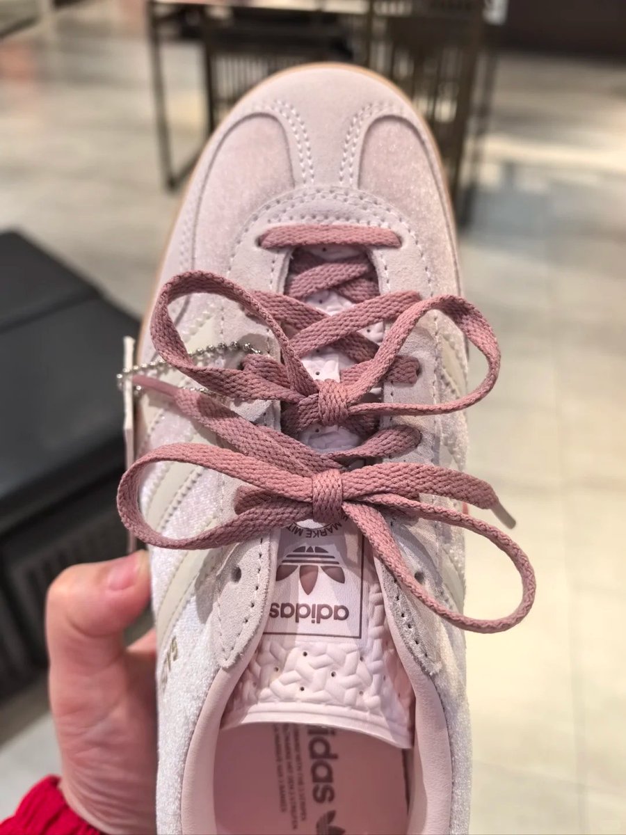 Adidas สีนี้ สวยจ๊นนนนนน  🥺