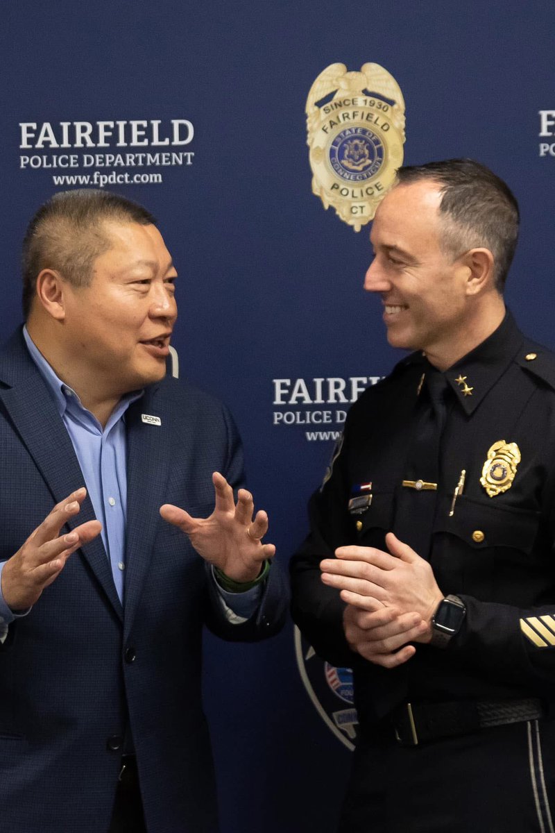 🚔Today is National Law Enforcement Appreciation Day.🇺🇸
Thank you to the men &amp; women in blue who selflessly protect and serve our communities. We are forever grateful for all that you do and for the sacrifices you make to keep people safe. 

#nationallawenforcementappreciationday