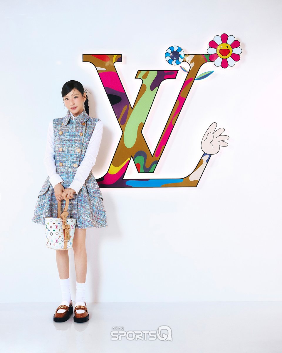[#포토Q] 태연 ‘루이 비통 x 무라카미’ 포토콜

📌sportsq.co.kr/news/articleVi…

#태연 #TAEYEON
#LVxMurakami #LouisVuitton #루이비통