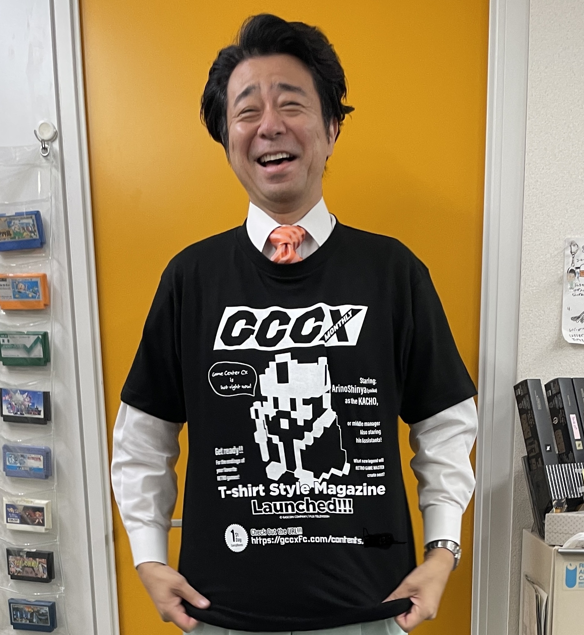 ゲームセンターCX 有野課長サイン入りTシャツ F7GVp6caAAAZ-lJ.jpg