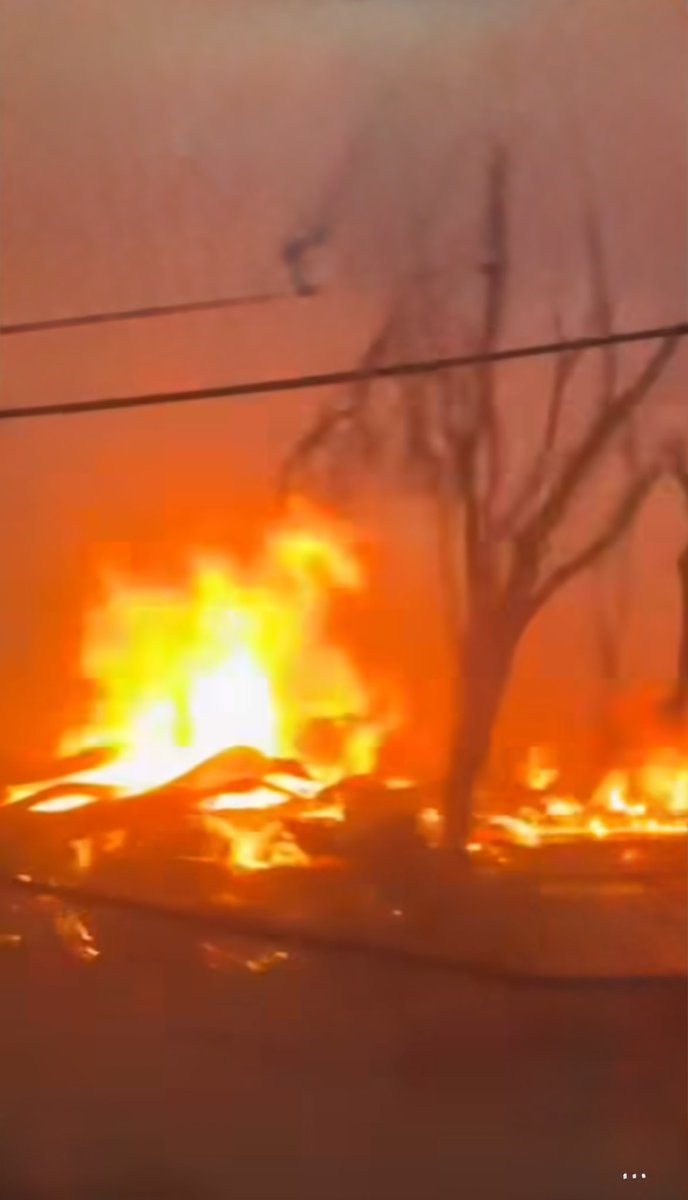 ShariKarney's tweet photo. Hi All, 
We were evacuated due to the Palisades Fire. It’s been an intense and surreal experience—people fleeing their cars and running in the streets. It’s truly been a nightmare. Smoke and ash everywhere. Thank you all for your continued love, support and kindness. Grateful. https://t.co/re98Y6VOJu