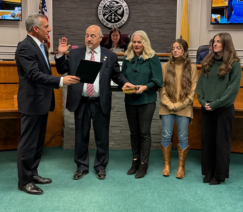 Courtesy of Hillsborough Township Assemblyman Jack Ciattarelli swears in John Ciccarelli as mayor of Hillsborough Township at a reorganization meeting on Jan. 2. #HillsboroughTownship #HillsboroughTownshipcommittee #reorganization
centraljersey.media/featured/cicca…