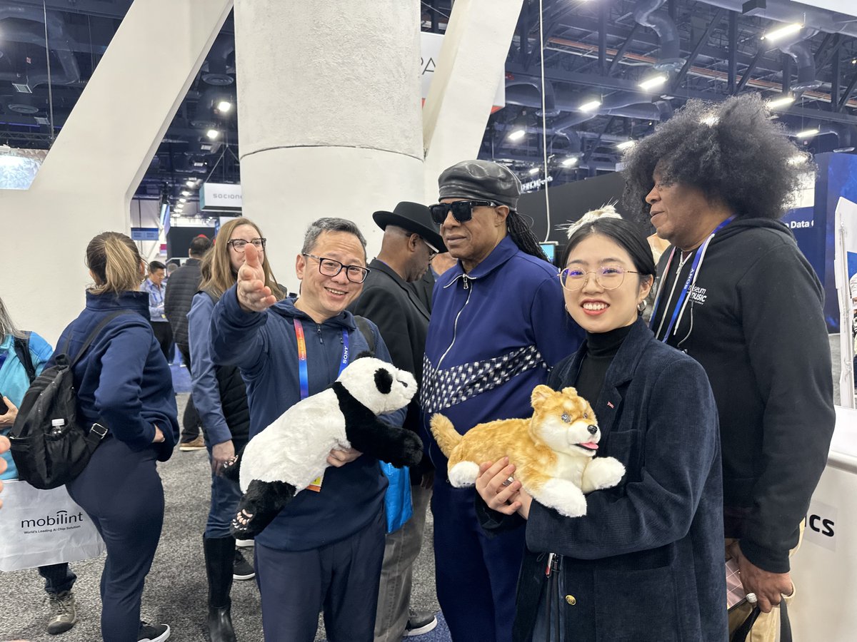 CobotMy's tweet photo. 🚀Day 3 of #CES2025! 🎉 We were thrilled to host @StevieWonder at our booth, where he experienced our #AI bionic robotic pets #metaAnimal AI series. He absolutely loved our #metaPanda! 🐼✨Get yours here👉https://t.co/BqUYo0lpT6 #robotics #technology https://t.co/AUk3wu857z