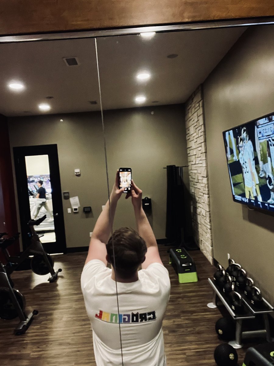 VisitCronos's tweet image. Well… here it goes.

Here’s some of the Croginal merch!

… and I guess I just doxed myself 🤯 

#CroFam #Amplify $PUUSH (the Croginal merch link)