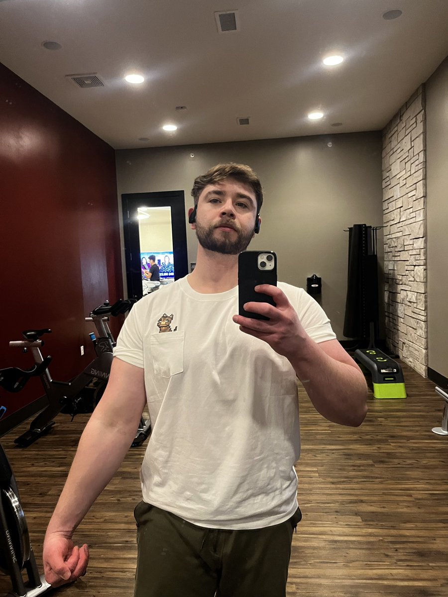 VisitCronos's tweet image. Well… here it goes.

Here’s some of the Croginal merch!

… and I guess I just doxed myself 🤯 

#CroFam #Amplify $PUUSH (the Croginal merch link)