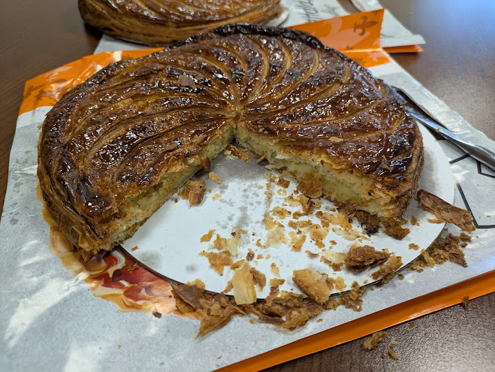 Another galette des rois, this one  from Celtica in Lakeview. (Not a #kingcake; this is unquestionably pastry and not bread.) Rather exquisite amount of buttery flakiness and definitely superior frangipane. Pretty crumbly and I wanted milk.