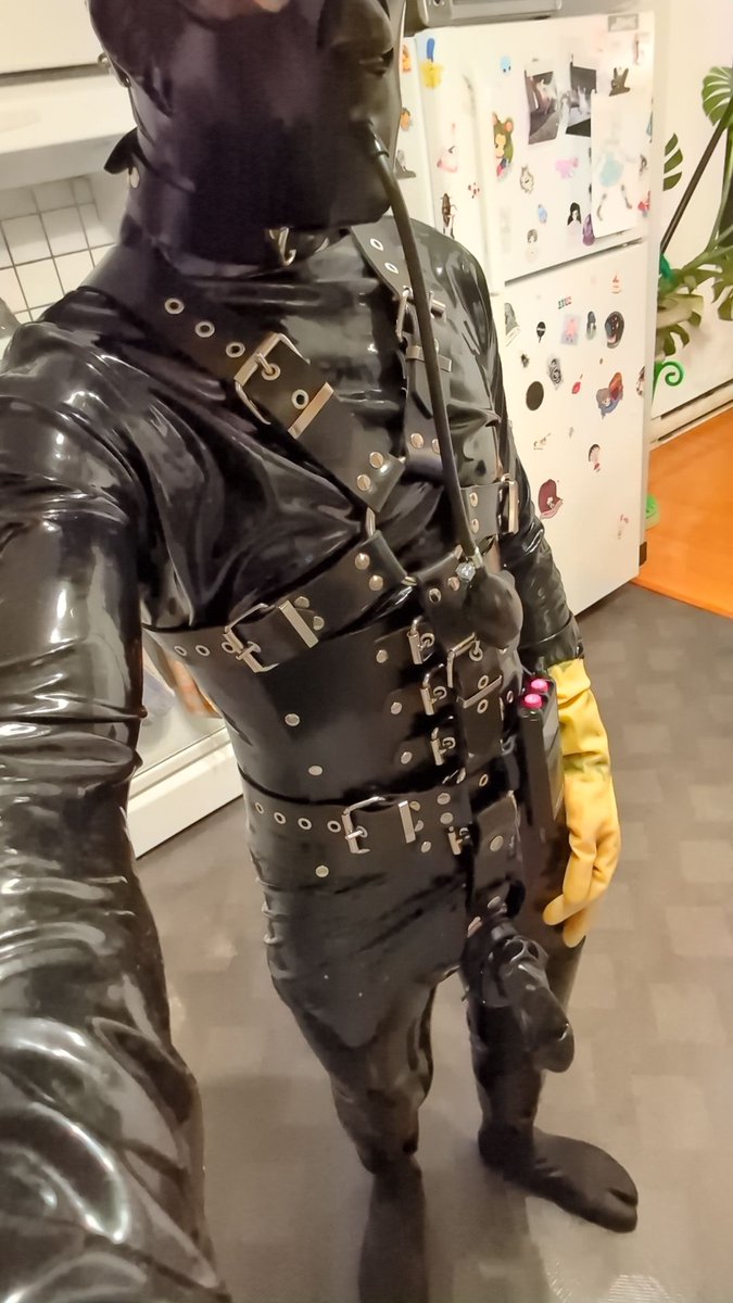 _hazzy1_'s tweet image. Service gimp anyone?