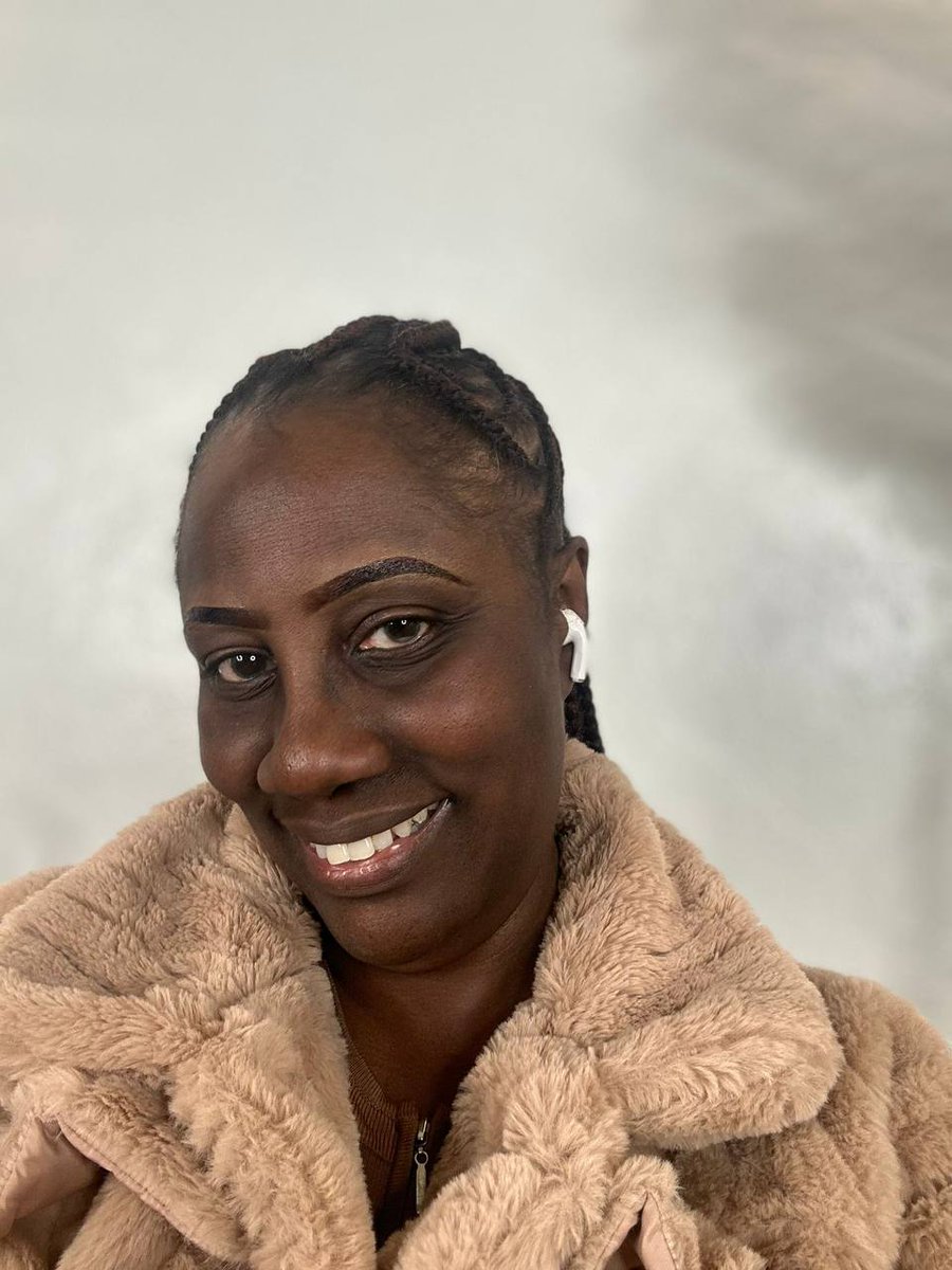 SharonColter_'s tweet photo. It's hard to get a good makeup artist and my cousin is the absolute best .... my eyebrows last for actually 2 weeks.... ve never experienced this before. https://t.co/kGAnEHaDlp
