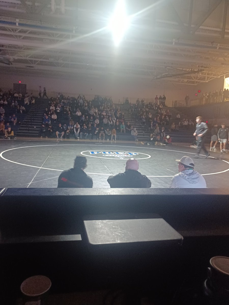 Big dual for your <a href="/OCPWrestling/">Prep Wrestling</a> tonight. Let's get it done! #Prep #AMDG