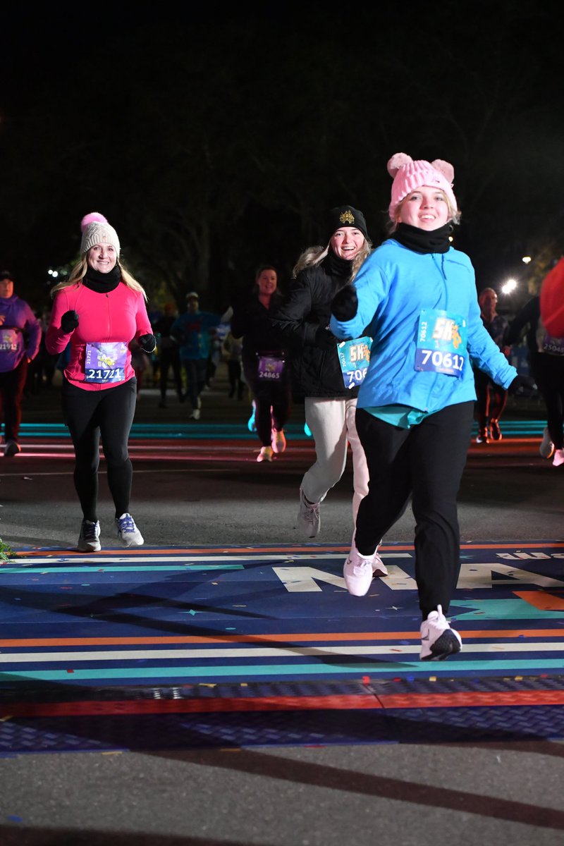 NancyMiklos's tweet photo. 5K❄️🥶
#2025wdwmarathonweekend #pluto5K https://t.co/6WBExS0kye