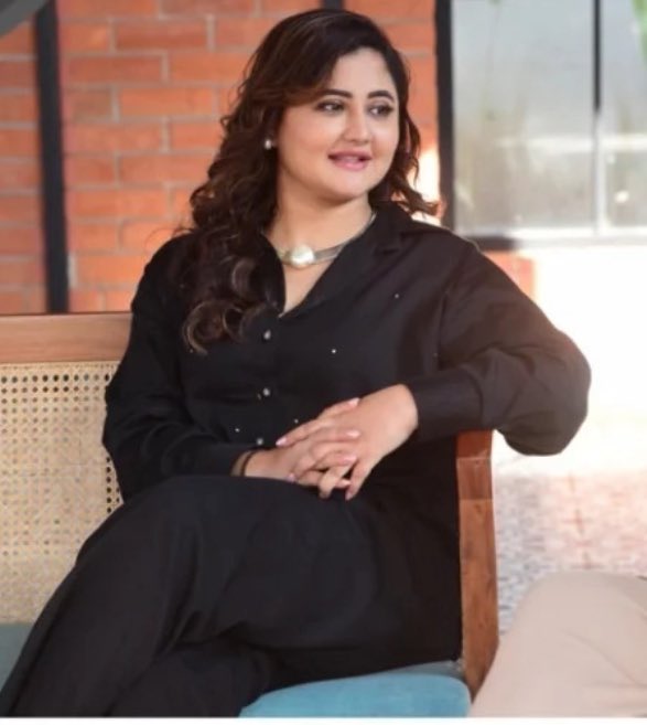 Mom Tane Nai Samjay 

MTNS FT RASHAMI TOMORROW
#RashamiDesai