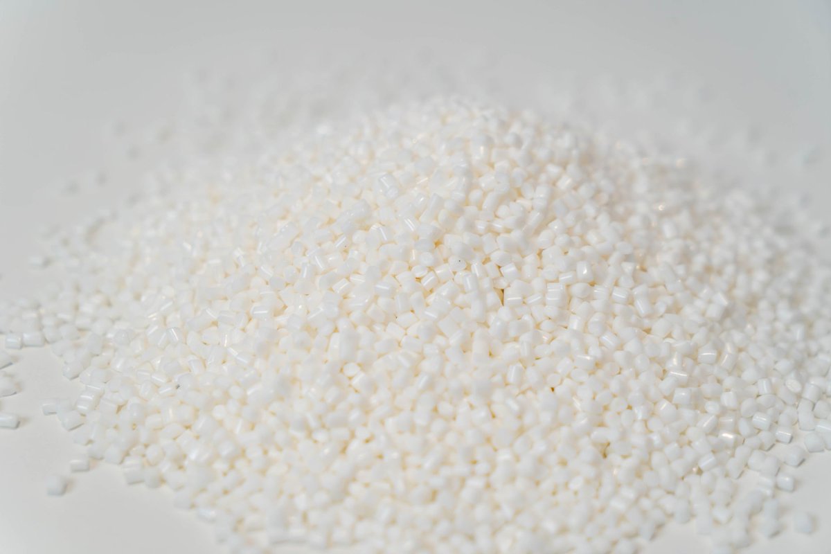 noranorayang's tweet image. ONEWORLD #PBT (Polybutylene Terephthalate) stands out with its exceptional cost-effectiveness, offering a stellar alternative to other brands. 😎 😎 

#CableMaterial #Engineering #ProductQuality #owcable