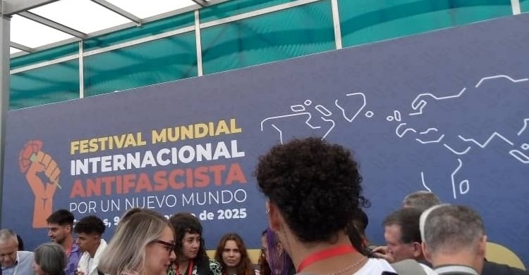 Intenso día de actividades en el Festival Mundial Internacional Antifascista, de Caracas, #Venezuela. Los #CDRCuba están representados en la delegación de #Cuba #ComunaONada
