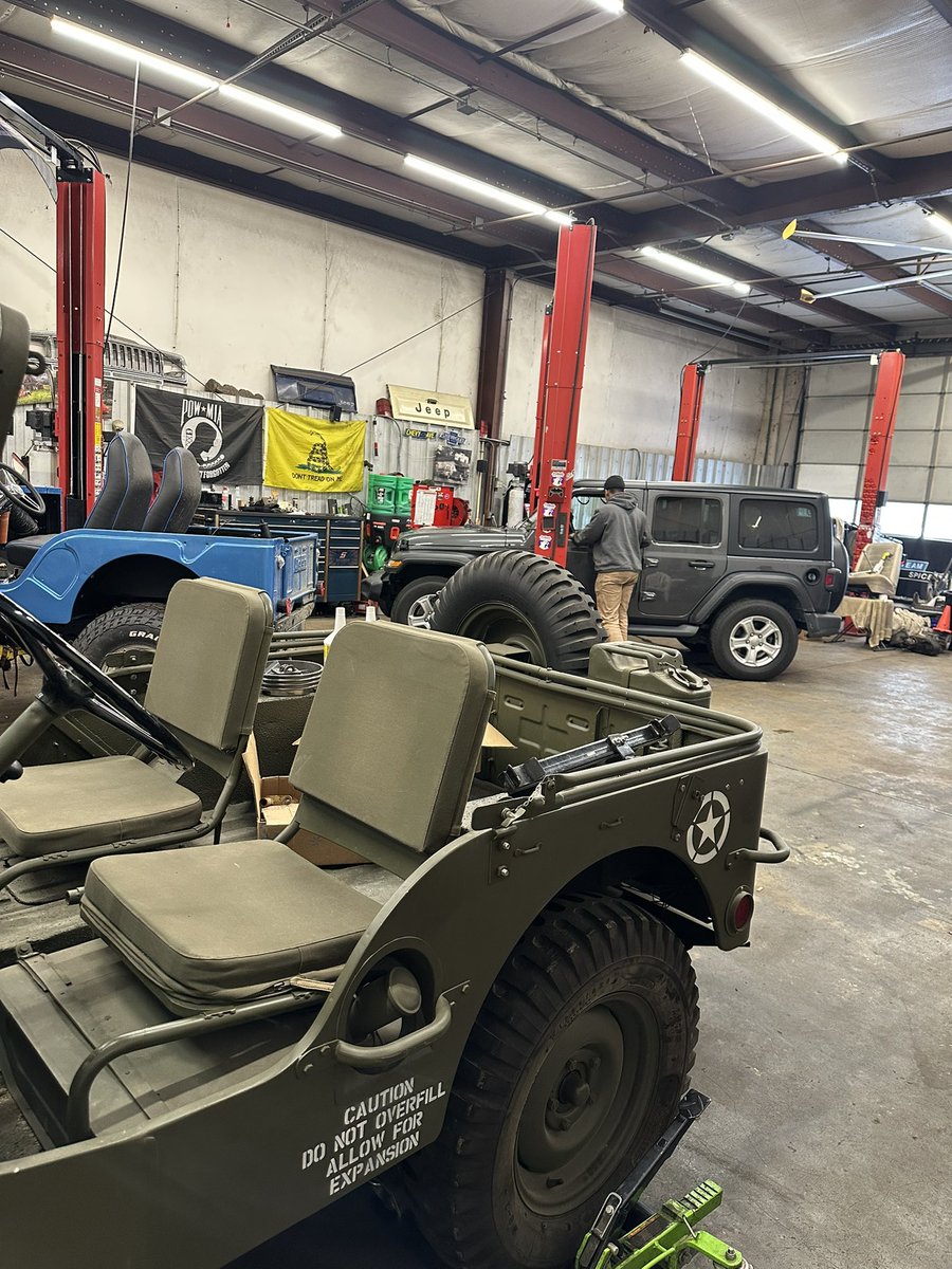 ocd_offroad's tweet image. 1940’s to 2020’s we kinda do it all. Cause why wouldn’t you wanna???  

#jeep #jeepwave #willys #cj5 #jeepwrangler #NoLimits