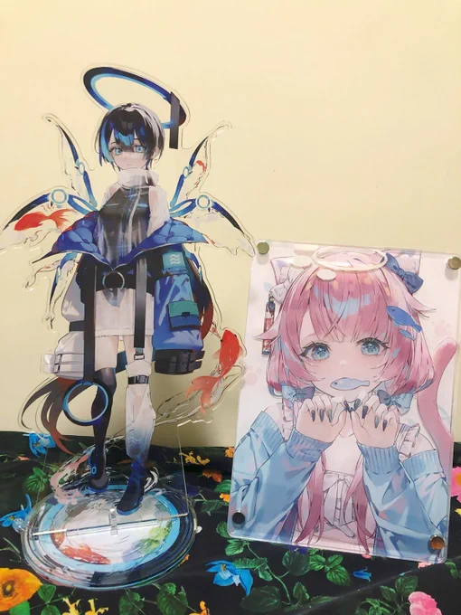 おはようございます 個展の受注販売グッズの通販が、本日1月10日 23時59分までとなってます! イラスト本等の会場販売商品は無くなり次第終了ですが、引き続き通販していただけるそうです～