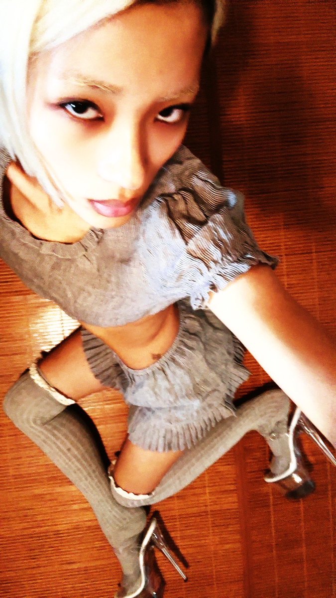yigabear's tweet photo. I’ve fallen and I can’t get up https://t.co/p79BOuHQIv