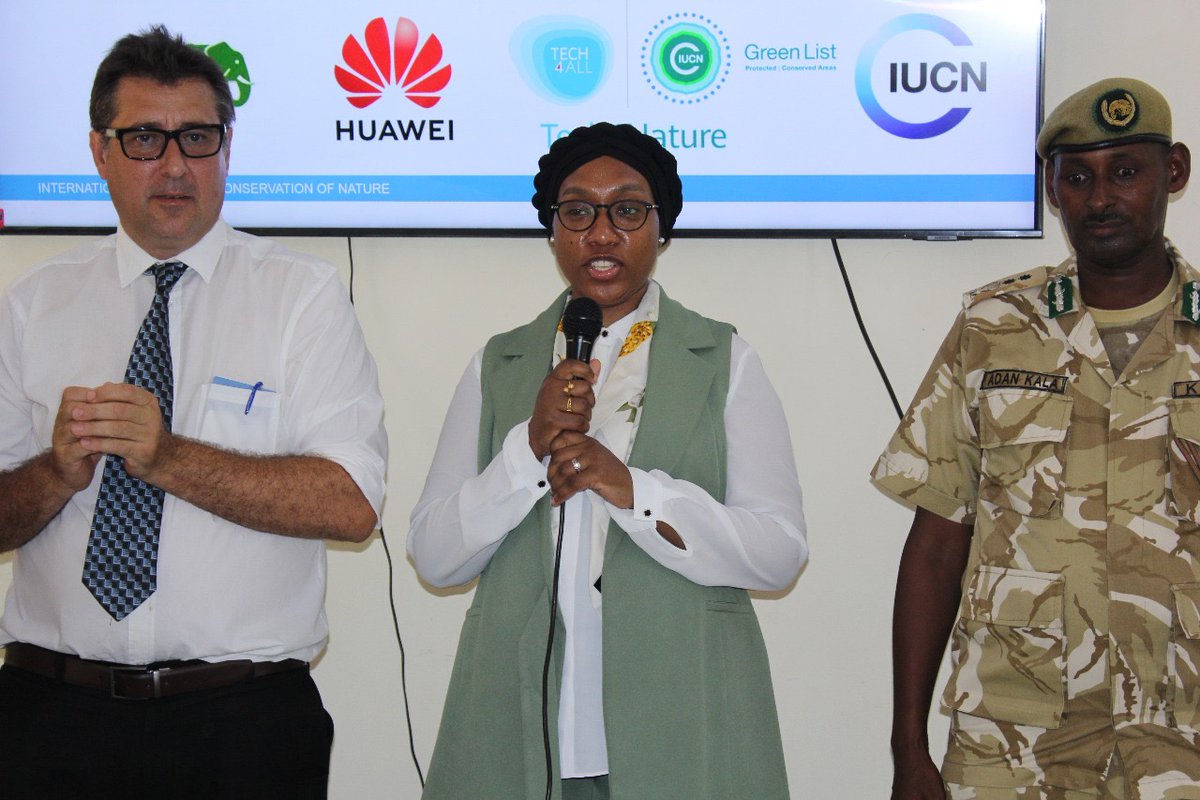 HUAWEI_TECH4ALL's tweet image. 🌊 Together with @IUCN and @KWSKenya, we launched the #Tech4Nature project at Kisite-Mpunguti Marine Park. Using tech for adaptive management, the initiative protects one of Kenya’s treasured marine ecosystems. 🐠✨ #MarineConservation