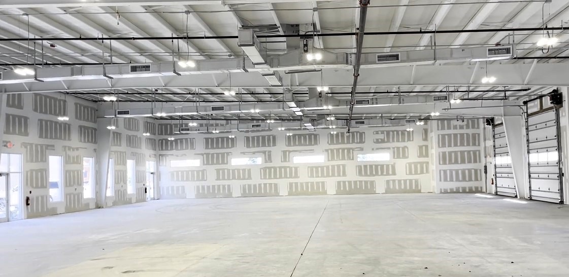 realty_bartley's tweet photo. 16350 Innovation Ln 
Investment Opportunity: Maximize Your Return
Discover this 20,666 sq ft flex space in Naples, offering significant value-add potential. With only 50% leased, you can increase income by dividing the vacant space into four separate units.  Call 239-784-3283 https://t.co/jkRcoMjwvw