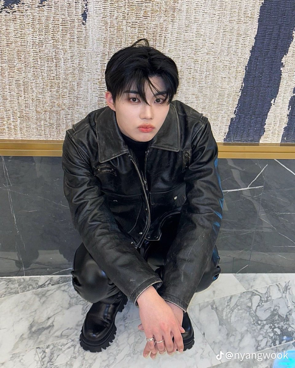 BBGUN112233's tweet photo. Happy birthday, Gun Wook. May you be healthy and become even more famous.
#GUNWOOK
#HAPPYGUNWOOKDAY https://t.co/m6PsEBYDUi
