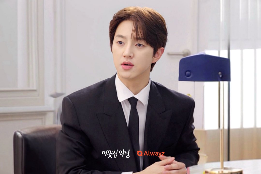 alwayz_drama's tweet photo. 똑똑! 이웃집 악당 스틸샷이 도착했습니다💌
매력적인 후배 비서 차도현 역의 봉재현 배우💗

01월 10일[금] 17:00 공개
이웃집 악당 | 📽️올웨이즈 숏드라마
The Villain Next Door

#이웃집악당 #봉재현 #숏드라마 https://t.co/D4veTPCsO1