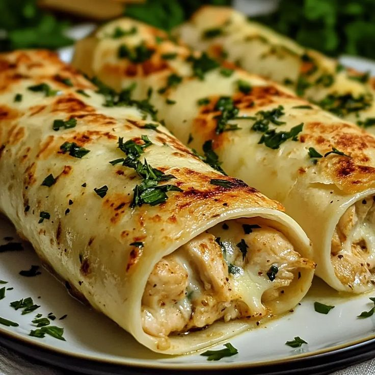 ann_ann886's tweet photo. Cheesy Garlic Chicken Wraps https://t.co/GeR8ourbx5