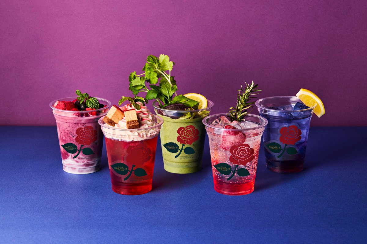 🌹Butlers’ 歌劇『悪魔執事と黒い猫』～薔薇薫る舞踏会編～コラボレーションカフェ🌹

オリジナルフード・ドリンクのメニュー表が到着しました🐾
またドリンクメニューの画像も公開🍹✨

▽詳細・ご予約はこちら
shibuyatsutaya.tsite.jp/article/621.ht…