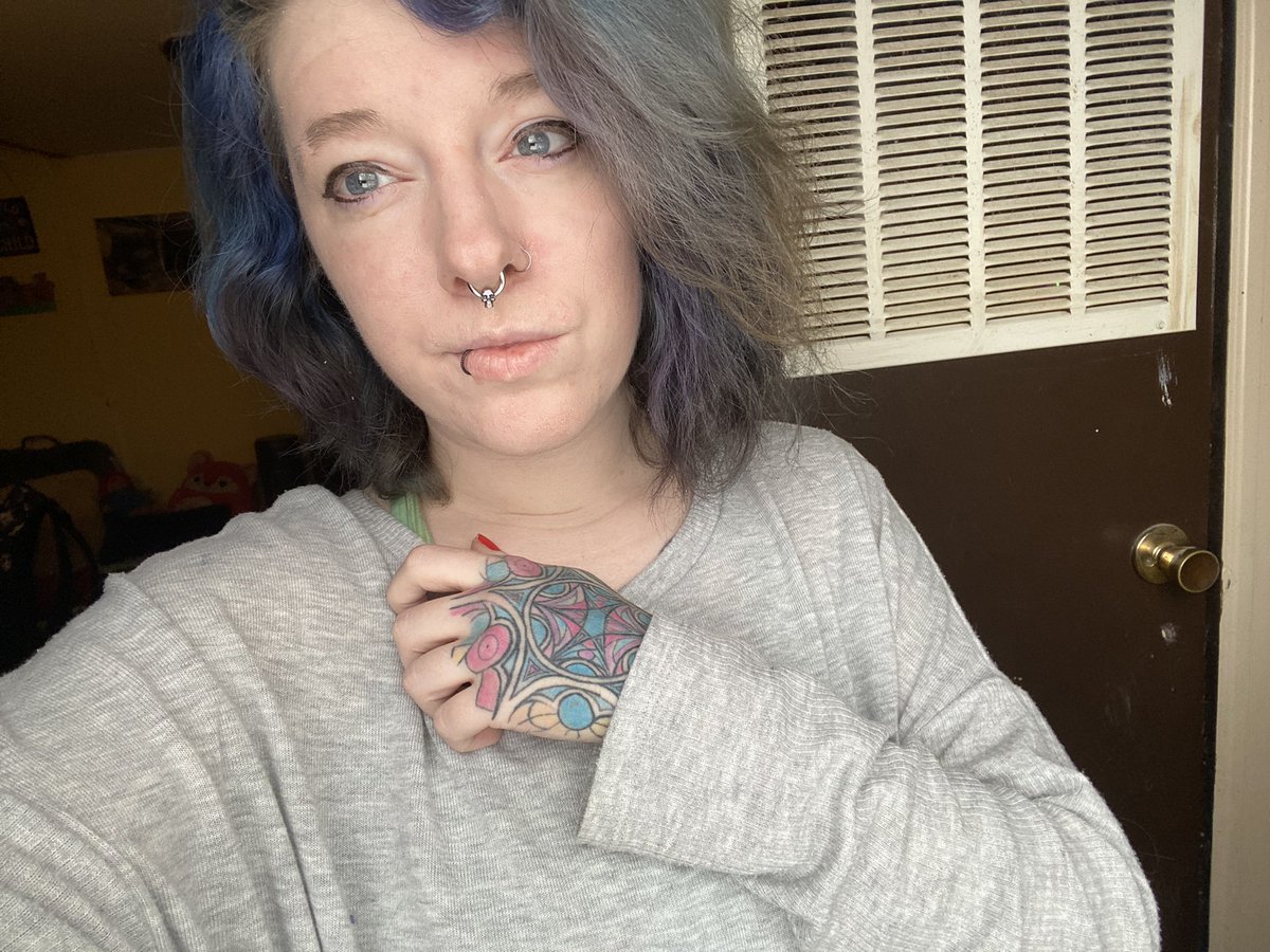 AFKveryy's tweet image. 2015 vs 2025
I wish I could look at that angry young adult and tell them they were valid. They were hurting and hiding it from the world, but they didn’t deserve what they went through (no matter what they believed). I’m the happiest and most comfortable I’ve ever been 💜