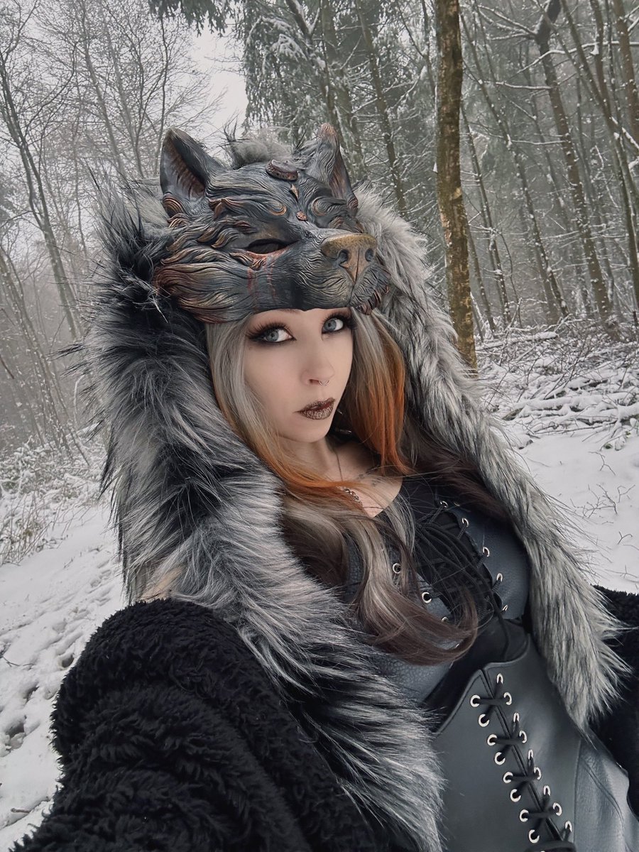 wolfiesantics's tweet image. 🤍🐺❄️
