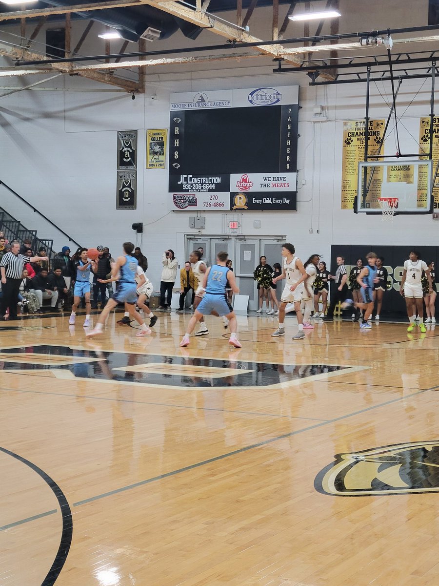 Clash of the Cats at RHS tonight to beat the incoming weather! 🥶❄️ #feelslikefriday