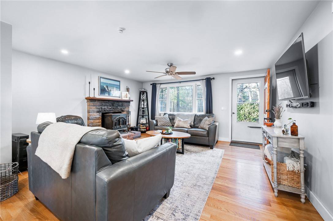 DuckworthHomes's tweet photo. 6 Sky View RD, North Smithfield, RI 02896 just hit the market!

Take a look at this awesome space: https://t.co/N1ejqWIlWD https://t.co/7uOfRTG70K