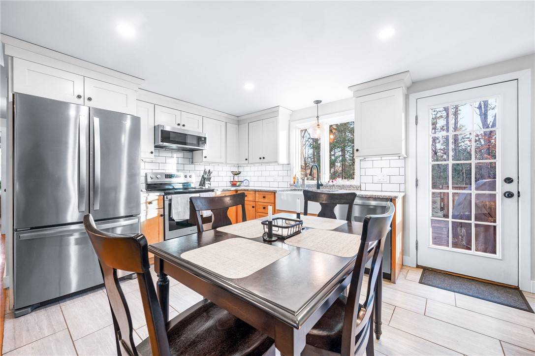 DuckworthHomes's tweet photo. 6 Sky View RD, North Smithfield, RI 02896 just hit the market!

Take a look at this awesome space: https://t.co/N1ejqWIlWD https://t.co/7uOfRTG70K