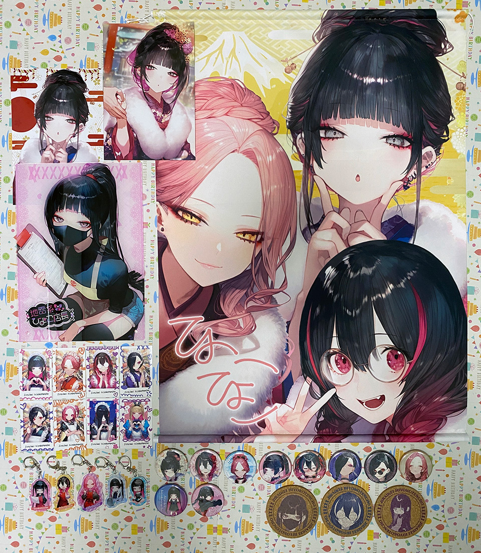 Yunbu_m's tweet image. ✨【販売スタート！】✨

『地雷系ひよこ店長』ウェブポンコラボが  
ついにスタートしました⛩️

注目グッズ👇
🎁激レア複製サイン入りタペストリー
🎁レア直筆サイン入りアクリルプレート

他にもここだけの限定グッズが盛りだくさん！  
この機会をお見逃しなく✨

▼ 詳細はこちら…