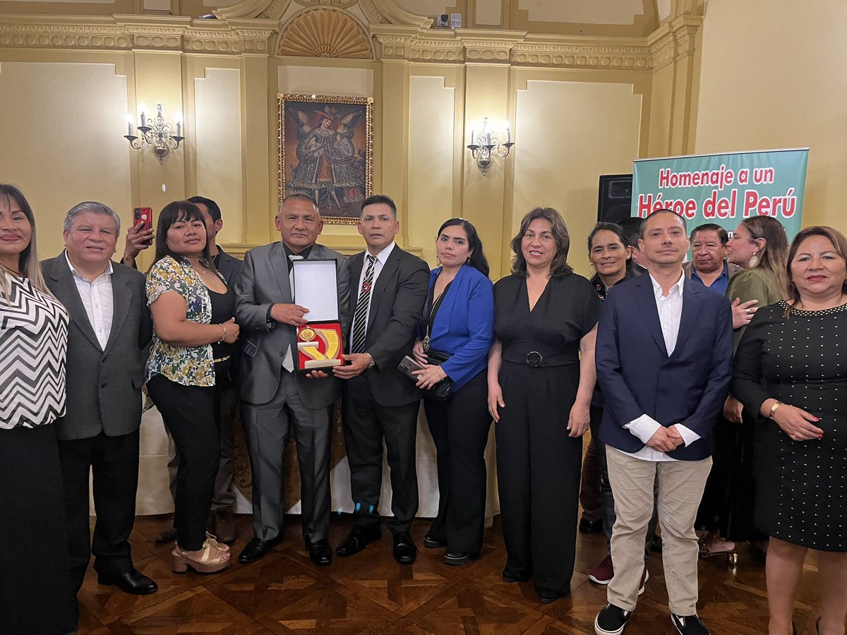 MDAPERU's tweet photo. Como Movimiento Democrático Anticomunista del Perú aplaudimos la designación del Coronel Anhuaman como jefe de la DINI, por su destacado conocimiento en inteligencia y su arduo trabajo en la lucha contra el terrorismo. Le deseamos todos los éxitos en bien del país 💪🇵🇪 https://t.co/Fv5GyxH1eu