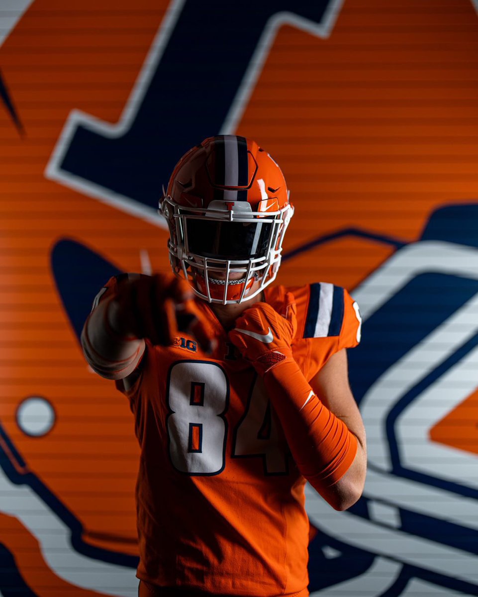 Signee TE Grant Smith will be arriving in Champaign on Thursday, January 16th to join #Illini football next week.