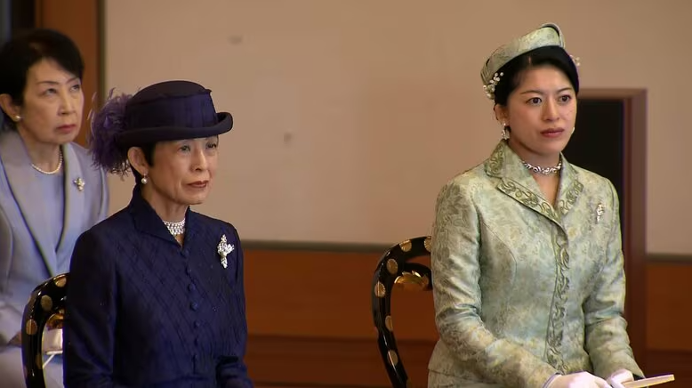 2020tamagoyaki's tweet image. 講書始の儀
今回はまた違う雰囲気のお帽子とドレスで可愛らしい敬宮さま😊
皇后陛下はキリっとしたブルーですね
久子さま、承子さまも素敵