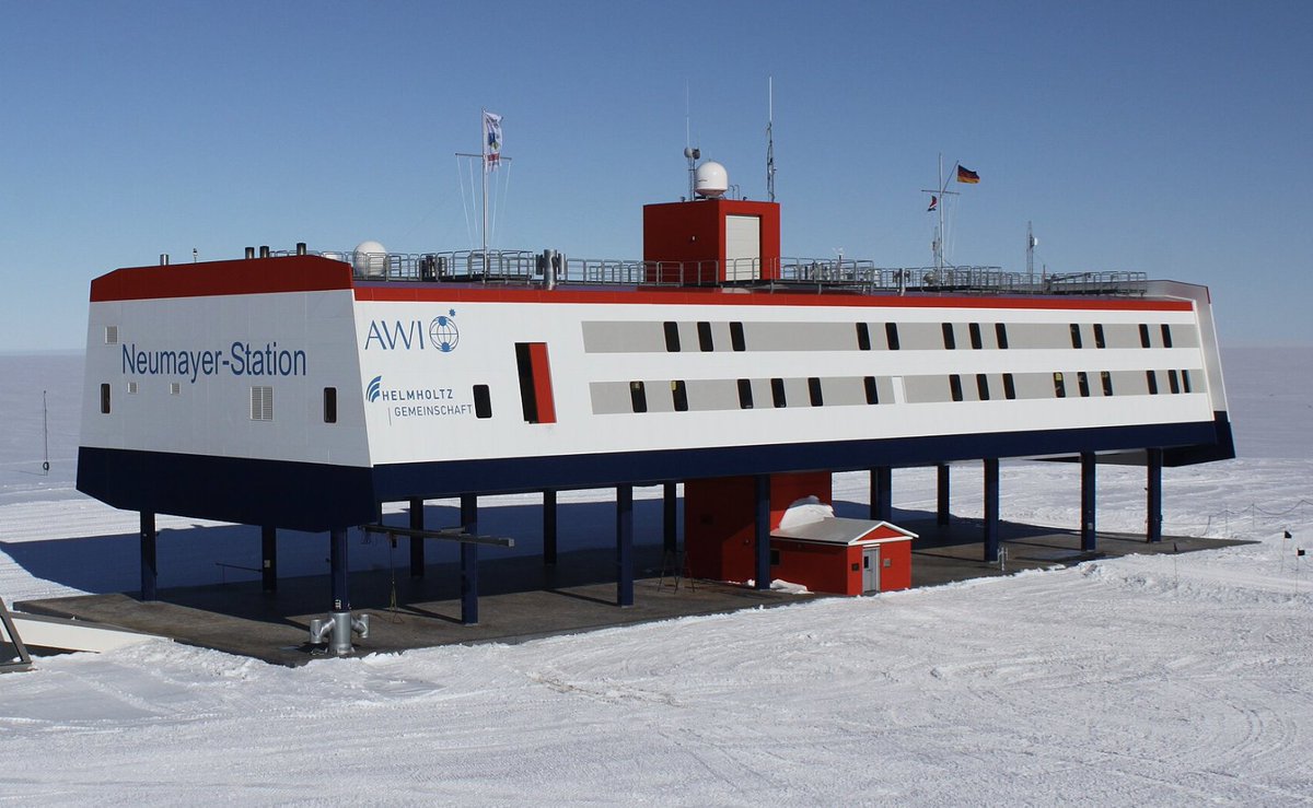 Just made radio contact with this strange looking german spaceship from Antarctica. DP0GVN on 21.075Mhz/FT8. 14,747km #hamradio