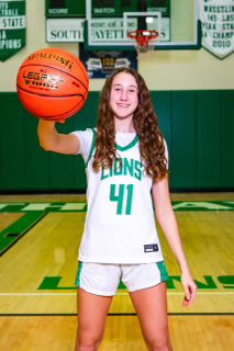 SLAAM 28 Penix Player Spotlight:

Name: Liz Porter
School: South Fayette
Position: F
Height: 5’11

She has a good feel for the game! Great instincts with the ball,  she can guard multiple positions with her length and ability to move her feet, she’s not like other bigs!!! 👀