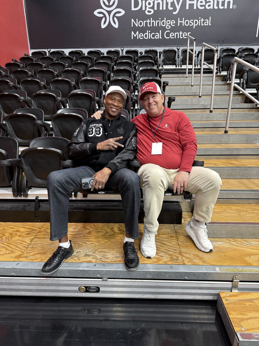 Byron Scott (Lakers legend) and Pump!!!!!!!!!!!

Irvine at Northridge