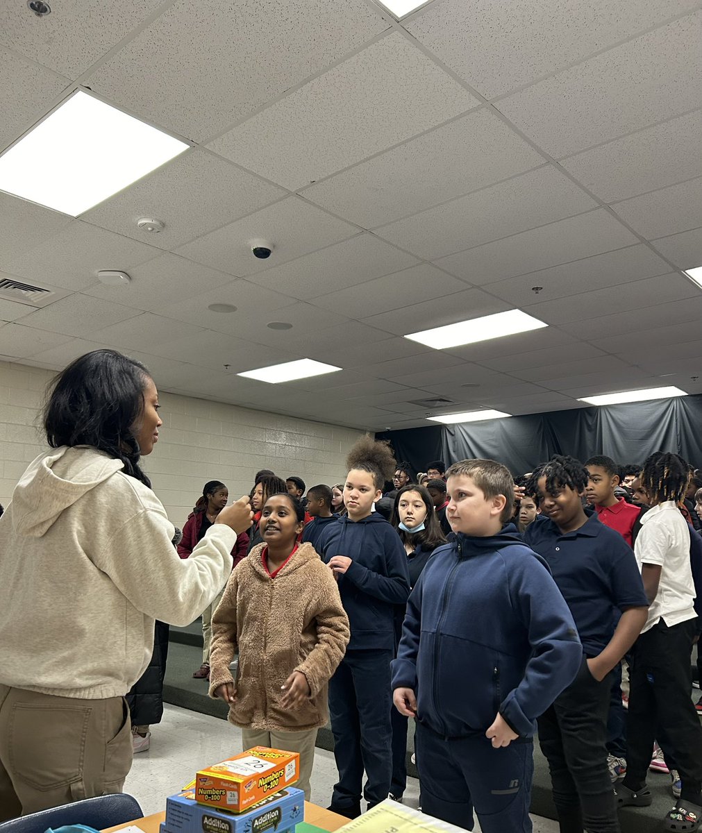 HodgeMRES's tweet photo. K-5 Mathematicians @MRES_NCSS showcased their skills as their class competed in the MRES Math Bowl! 🏆📚@MsRBattle https://t.co/QZGDmjl7kn