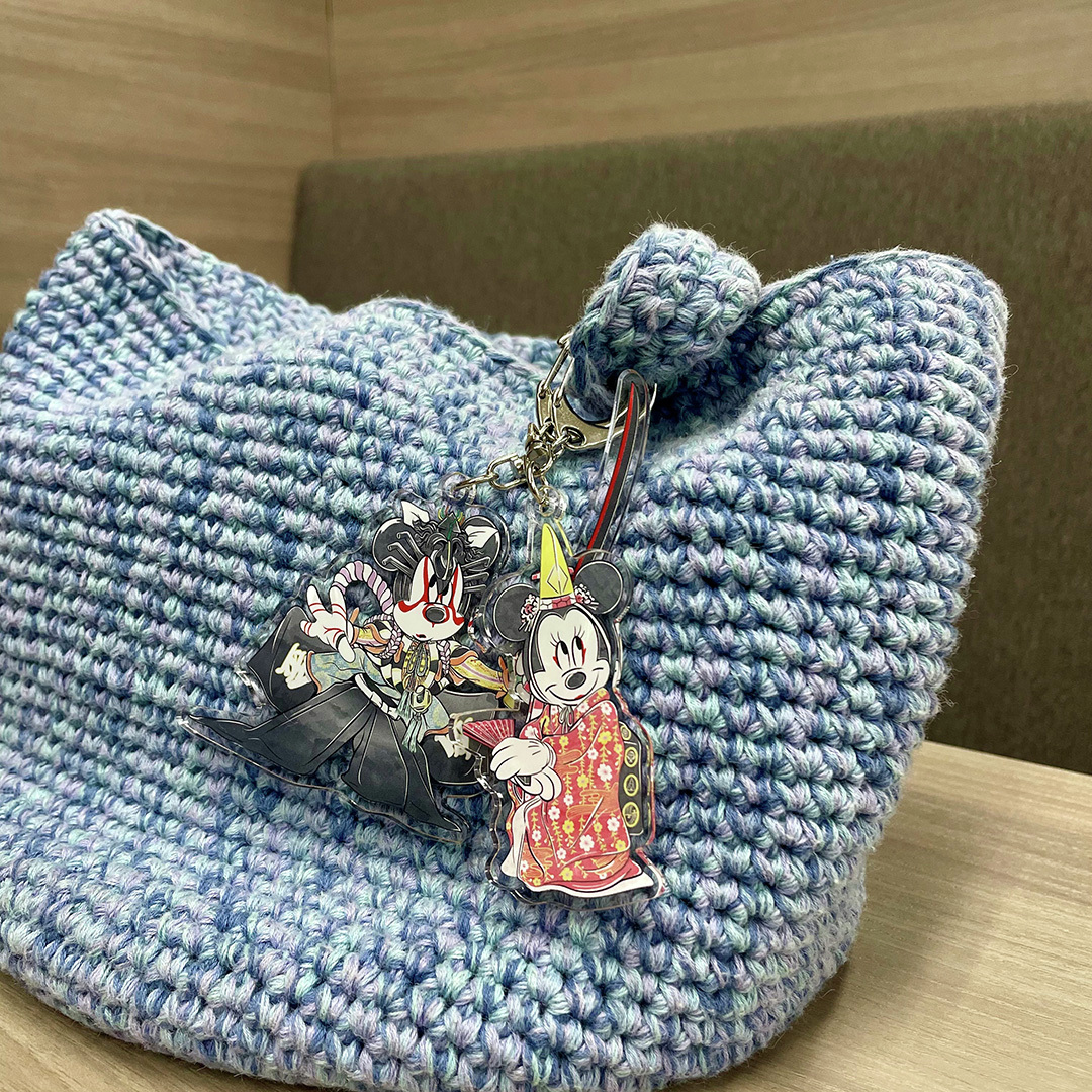 disney_shopping's tweet photo. #ミッキー と #ミニー が伝統芸能「歌舞伎」の扮装をしたオリジナルイラスト商品 第二弾💖

【ディズニー／#歌舞伎】
✅アクリルキーホルダー
✅和紙風ダイカットステッカーセット

松竹歌舞伎屋本舗 東京本店や
全国のMOVIX、ピカデリーなどで販売中！

https://t.co/G1PT6jZEHo（SHOCHIKU STORE） https://t.co/GIMo79pDn0