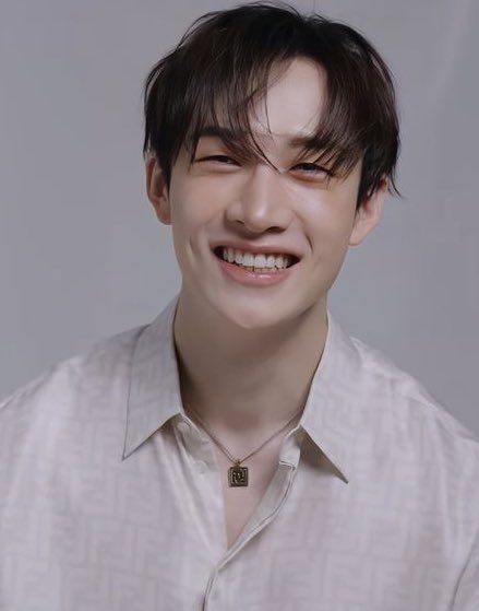 CB97memos's tweet photo. hey chris I miss you  😭🥺 https://t.co/wjyY2rcHK1