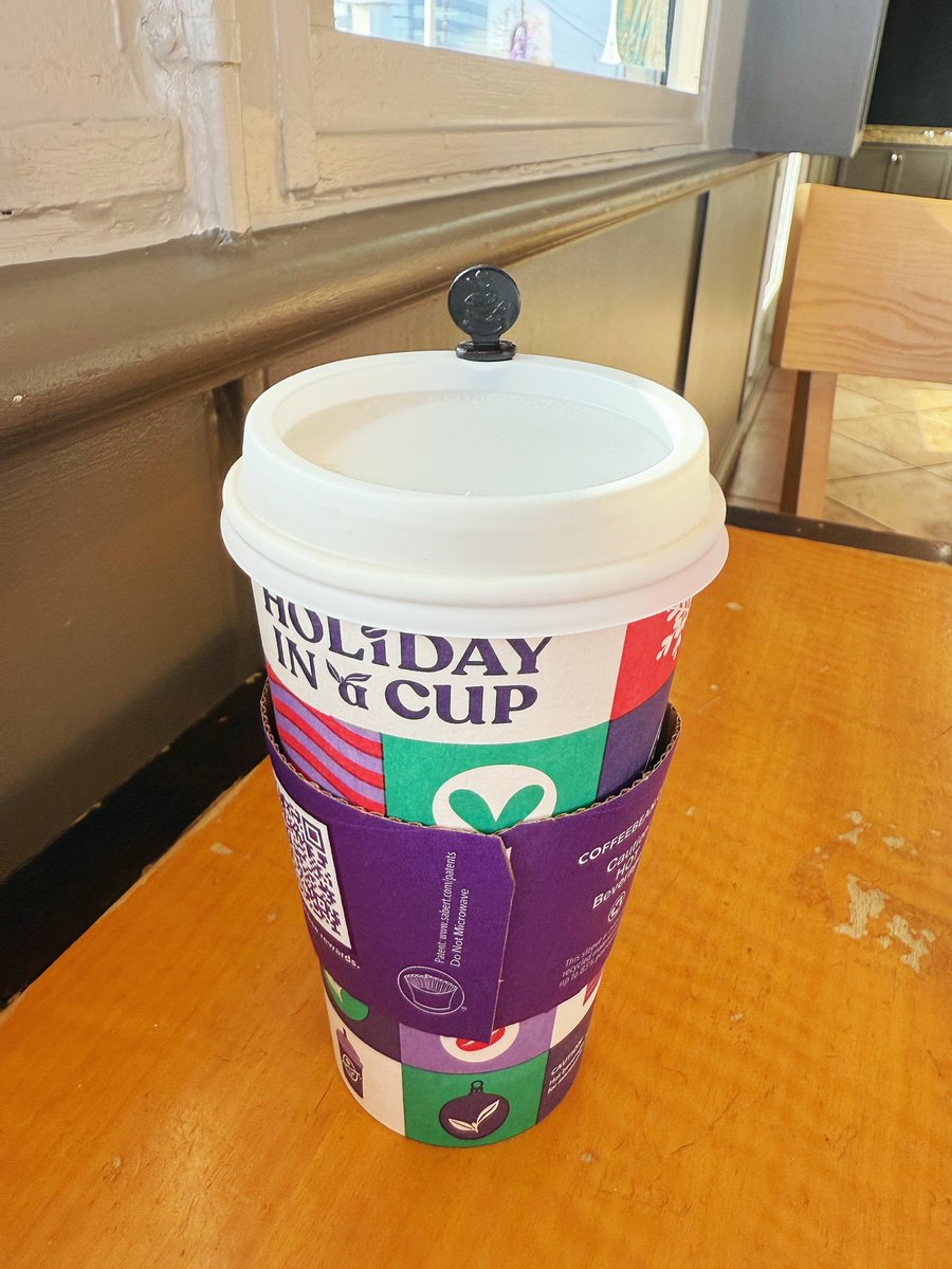 GourmetCarte's tweet photo. I ordered a large cup of brewed coffee and asked the server to add some milk. The coffee tasted pretty good, and the Wi-Fi in the shop was fast. However, in the afternoon, sunlight streams directly into the space.
#lacoffee #LosAngeles #coffee_time #CoffeeLovers #lafood https://t.co/CZ7ONMrEfP