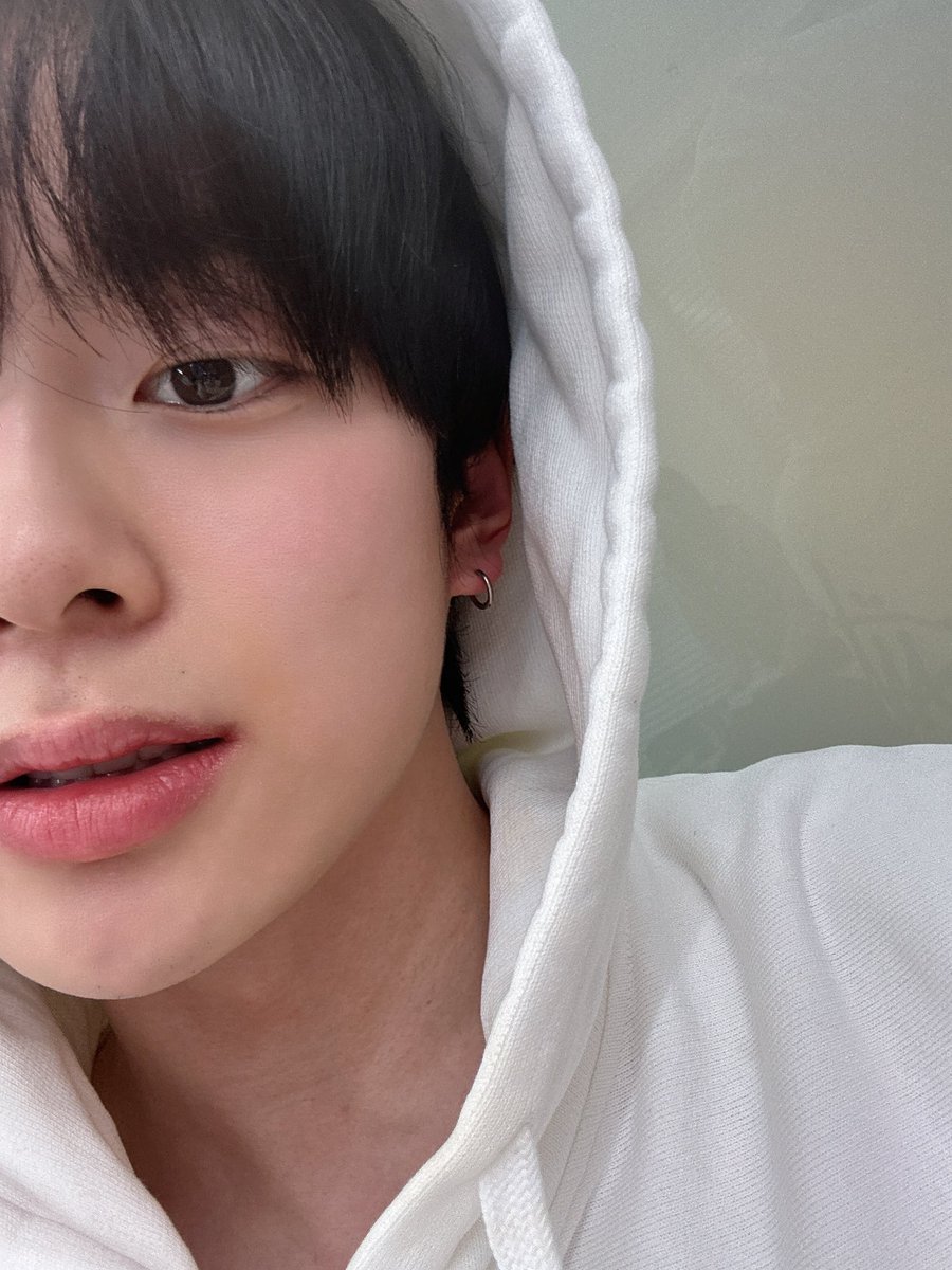 [#강민]

하루하루를 소중하게 ㅎㅎ
보고싶구냥 울 베러들

#베리베리 #베러