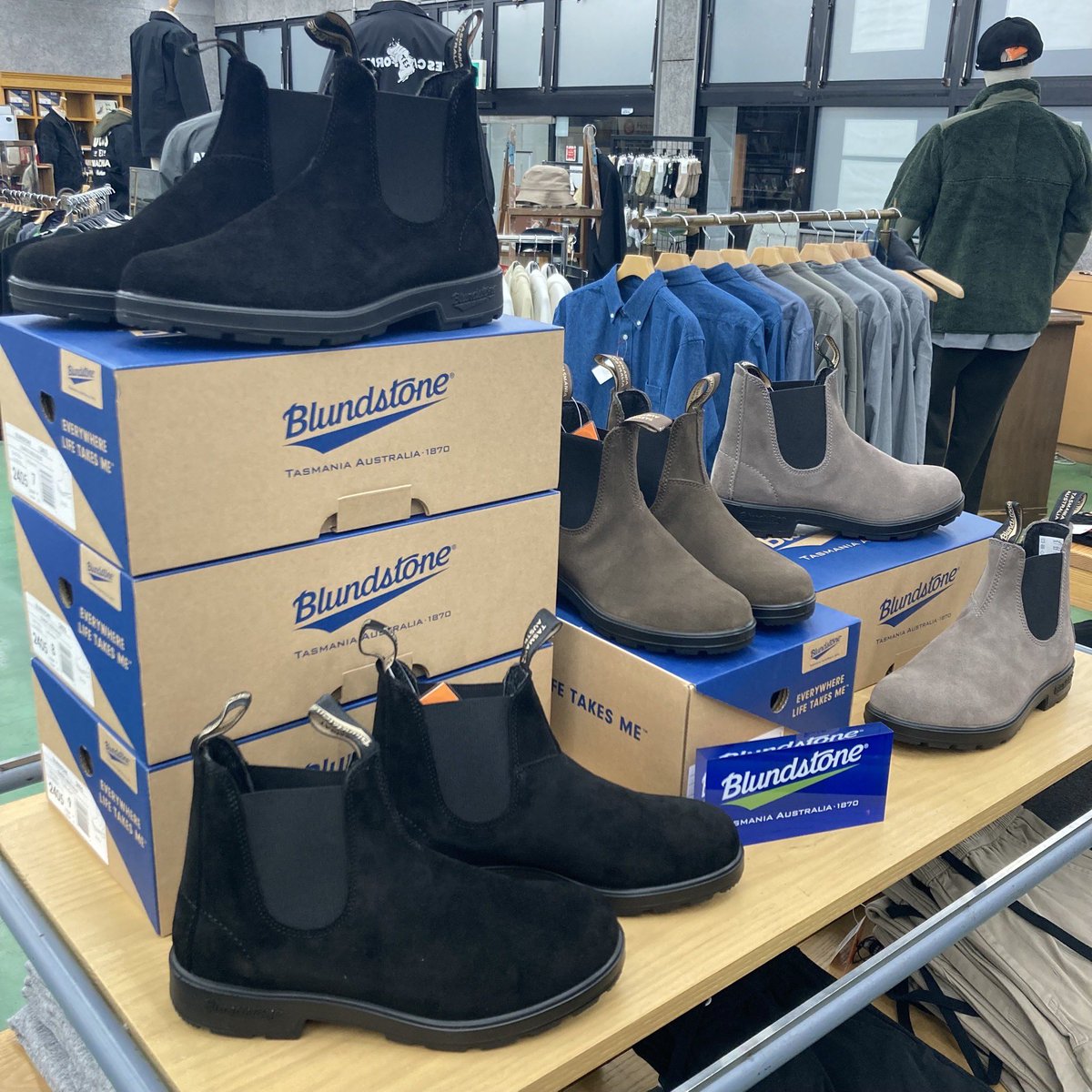 AmeproBaybrook's tweet photo. BlundstoneよりORIGINALSのスエード、伸縮性の高いサイドゴアやクッション性に優れたTPUソールなど機能面も持ち合わせたオススメの1足です✨✨
#baybrook #amepro #fashion #kumamoto #blundstone #ベイブルック #アメプロ #ファッション #熊本 #ブランドストーン https://t.co/oaaXFydFjk