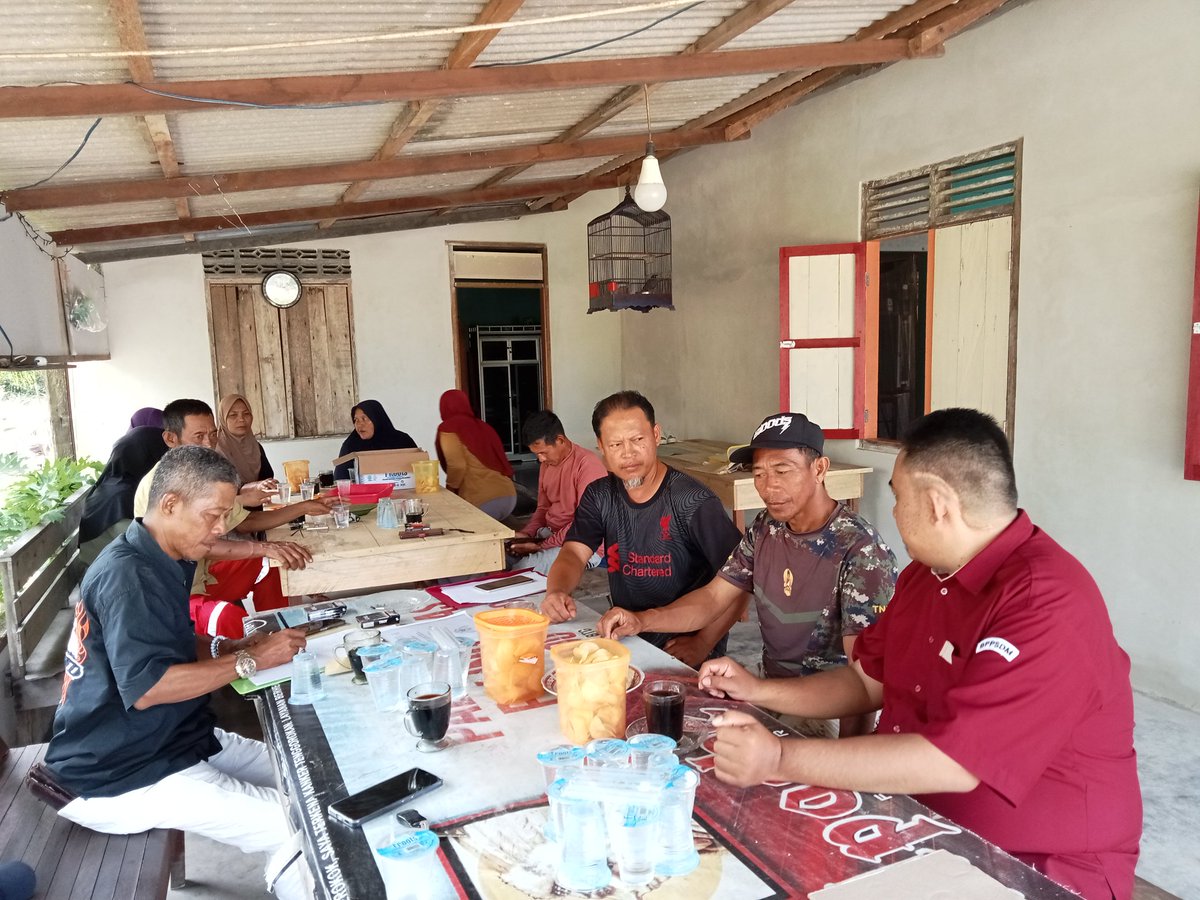 JuniadiHasdar's tweet photo. Senin, 16 Desember 2024, Hasdar Yuniadi, Luhkan Kab. Penajam Paser Utara, pertemuan rutin kelompok Budidaya Ikan, Desa Giri Purwa, Kecamatan Penajam, Kabupaten Penajam Pasar Utara 
#luhkanppu
#PenajamPaserUtara
#luhlapor https://t.co/s03RtvzUSS