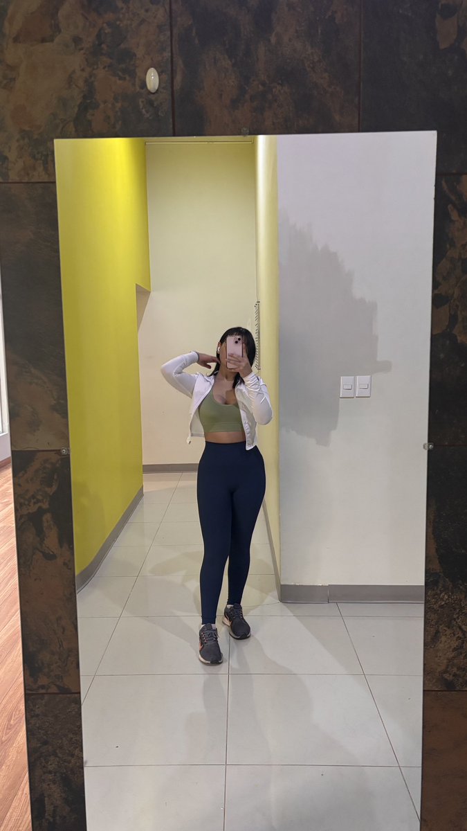 Iskra 👹 tweet media