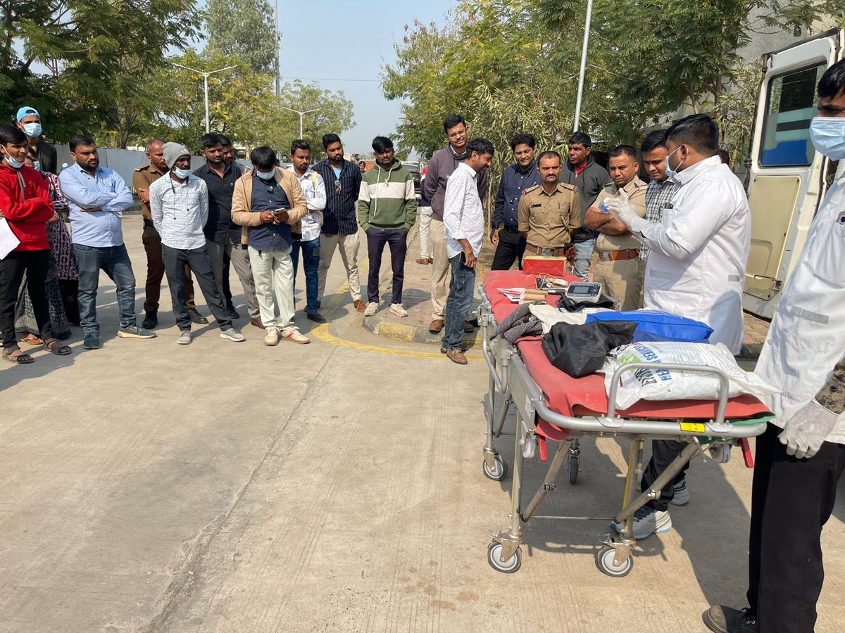 "એઆરટીઓ કચેરી ખાતે ૧૦૮ ટીમવાનાની હાજરીમાં જાહેરજનતાને ઈમરજન્સી કેર, ૧૦૮ ની ફરજો, CPRની ટ્રેનીગ તથા ગુડાસમારીટન્સ સ્કીમ વિષેની જનજાગૃતી વિષે સમજ આપવામાં આવી" <a href="/GRSAofficial/">Gujarat Road Safety Authority</a> <a href="/COTGuj_office/">Office of Commissioner of Transport</a> <a href="/CollectorAhd/">Ahmedabad Collector</a> <a href="/SpAhmednagar/">SP Ahmednagar</a>