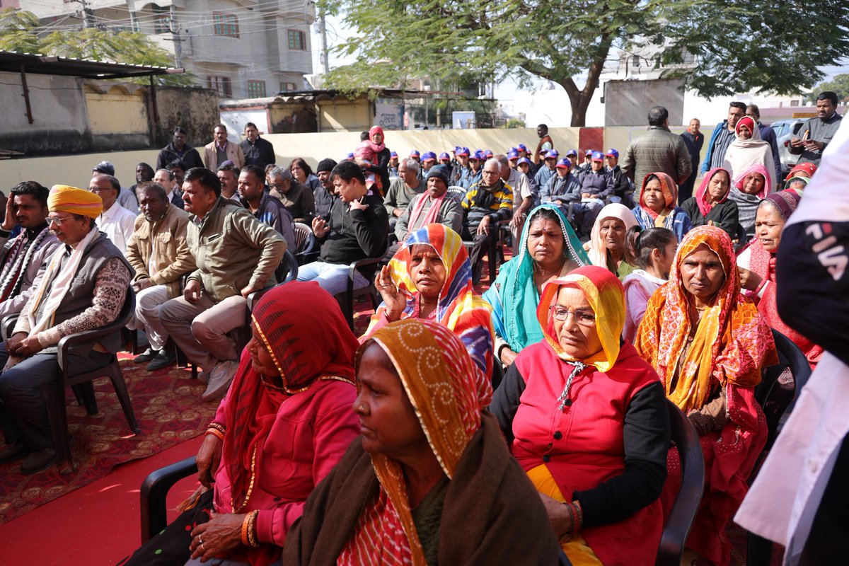 VasudevDevnani's tweet image. आंतेड की बगीची, अजमेर में चिकित्सा एवं स्वास्थ्य विभाग द्वारा संचालित आयुष्मान आरोग्य मंदिर का क्षेत्रवासियों की उपस्थिति में शुभारंभ किया। 

इस केंद्र के माध्यम से स्थानीय लोगों को सुलभ और किफायती स्वास्थ्य लाभ मिलेगा।

#RajAssemblySpeaker #Ajmer #Devlopment