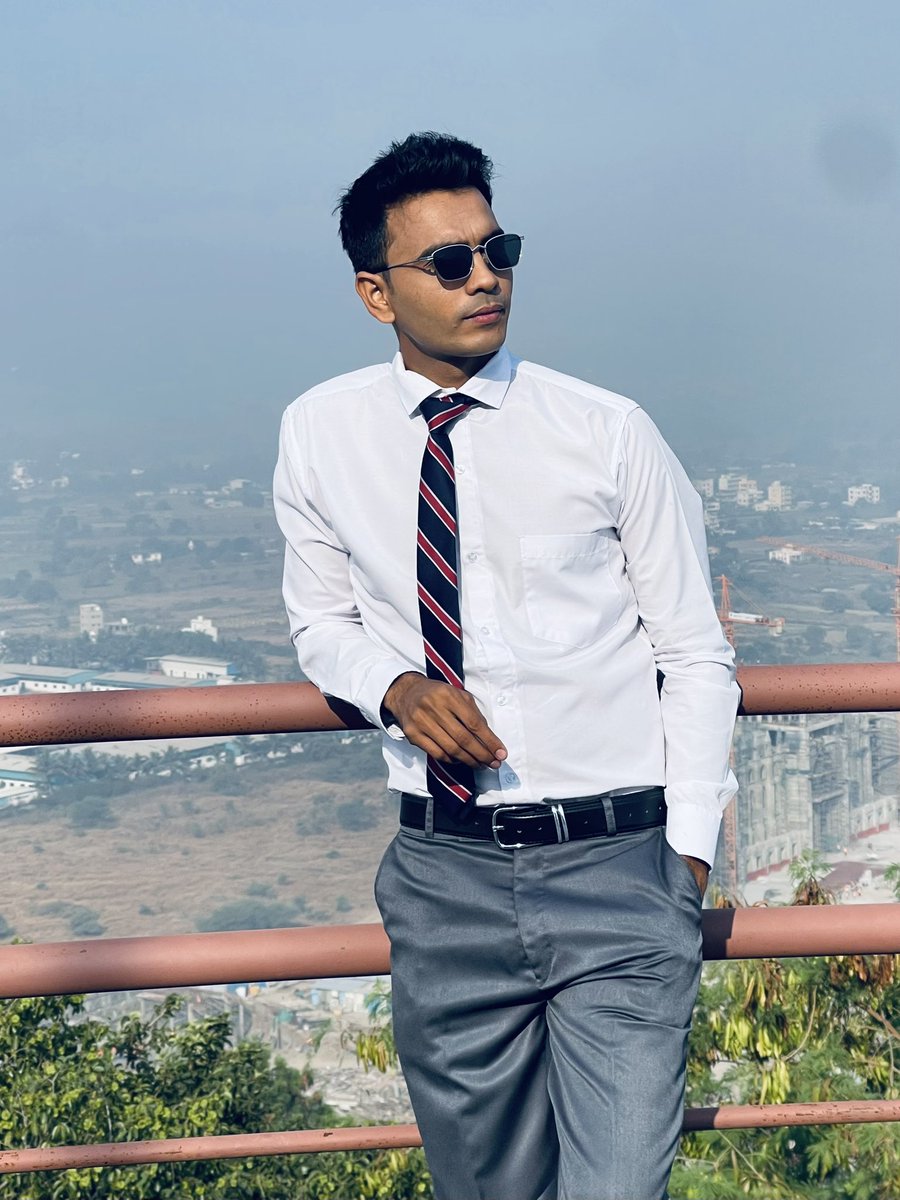 NielSatpuda's tweet photo. When you are not able to decide what to wear, go with formals. https://t.co/PHADvr552A