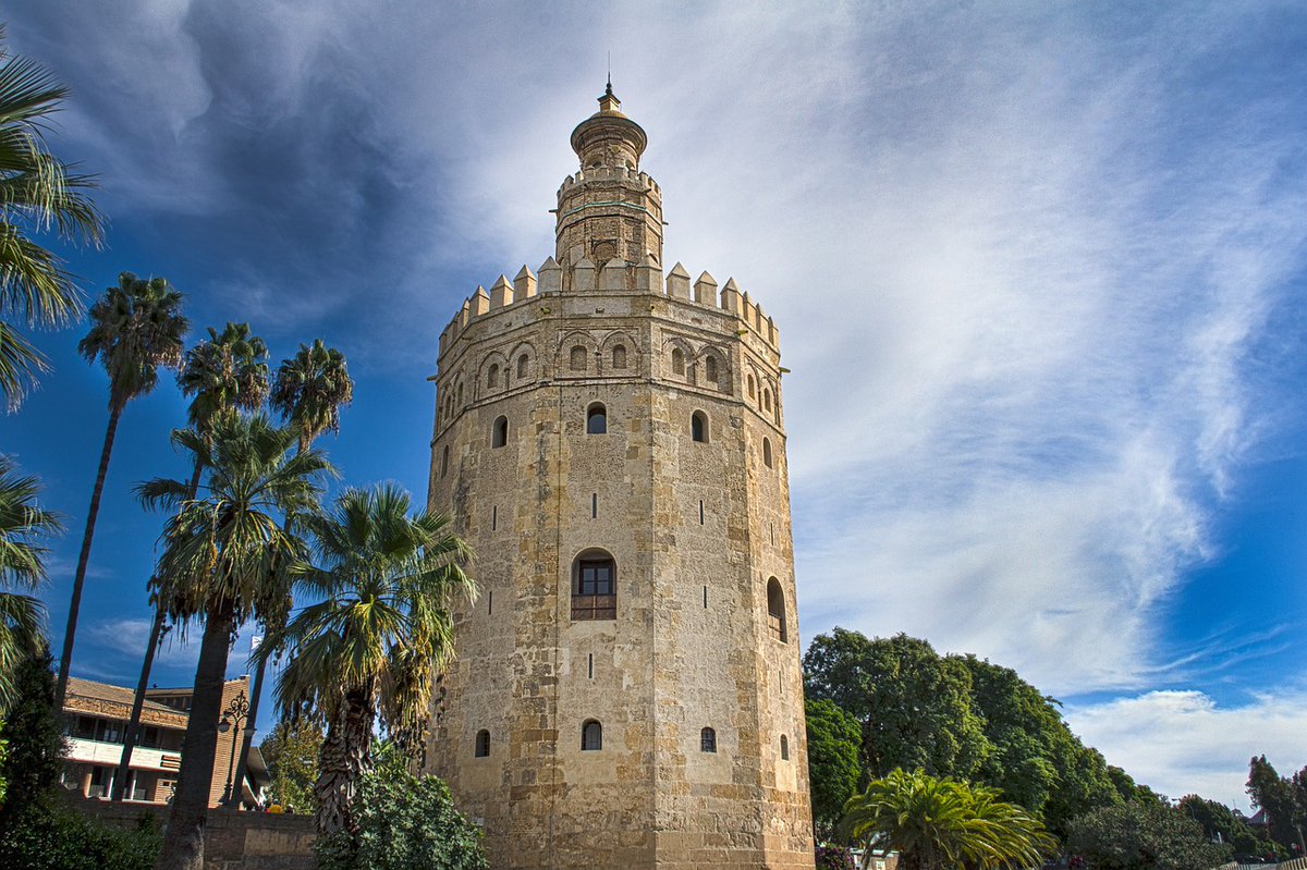 🌟 TORRE DEL ORO
.
🌟Se trata de una torre albarrana con una altura de 36 metros formada por tres cuerpos , el primero fue construido en el siglo XIII por orden del gobernador almohade de Sevilla Abù l-Ulà
.
#OpenHouseSevilla #festivalarquitectura #torredeloro